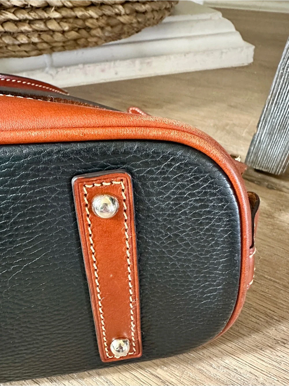 Dooney & Bourke Black & Brown Pebbled Leather Satchel w/Logo & Crossbody strap - Picture 13 of 16